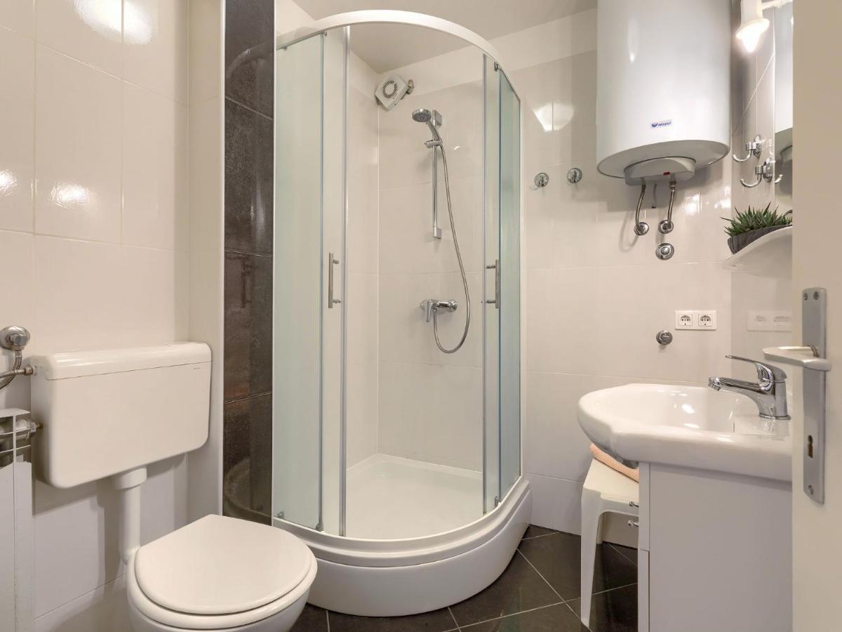 Apartment Zrinka-2 By Interhome Porec Esterno foto
