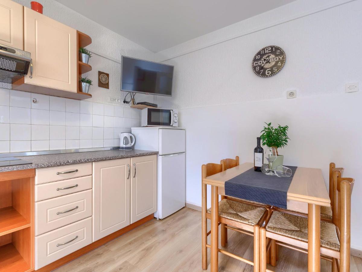 Apartment Zrinka-2 By Interhome Porec Esterno foto